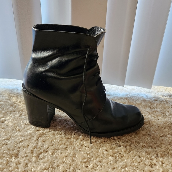 Charles David black leather heeled lace up booties size 7.5 - Picture 8 of 11